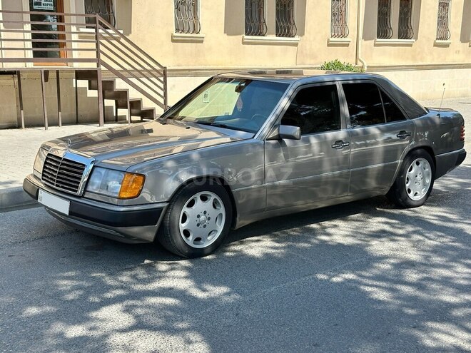 Mercedes E 230