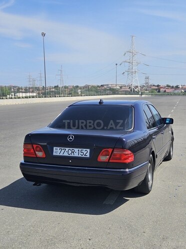 Mercedes E 230