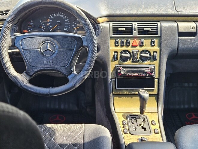 Mercedes E 230