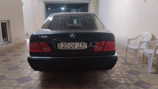 Mercedes E 230