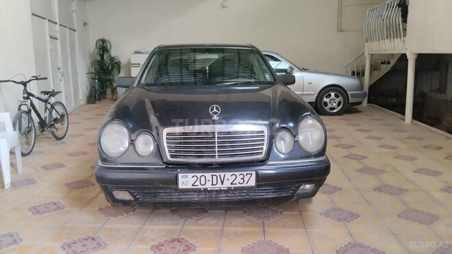 Mercedes E 230