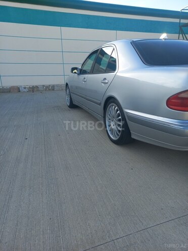 Mercedes E 240