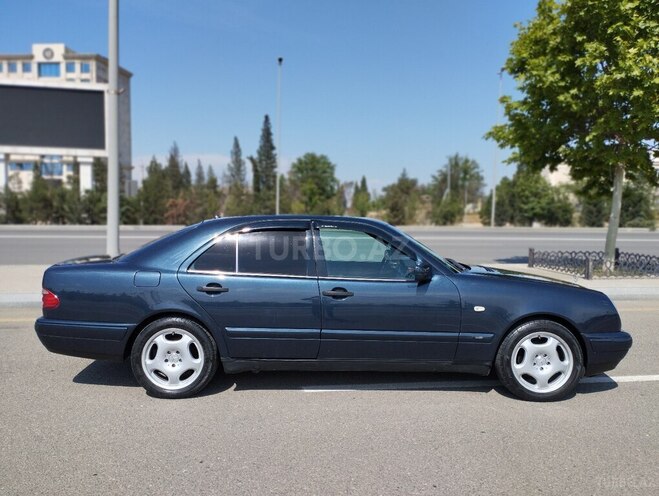 Mercedes E 230