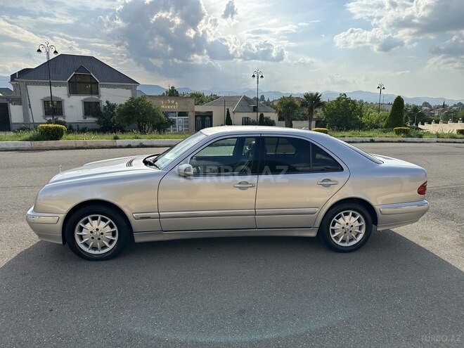 Mercedes E 240