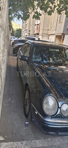 Mercedes E 240