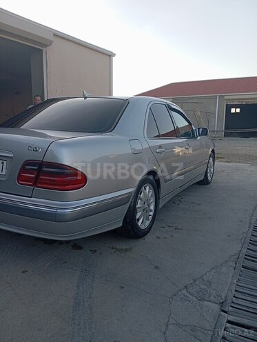 Mercedes E 270