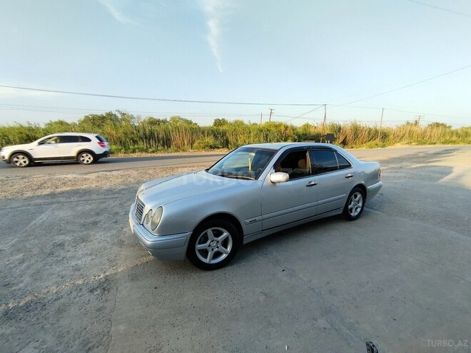 Mercedes E 240