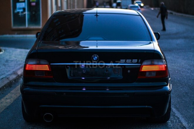 BMW 528