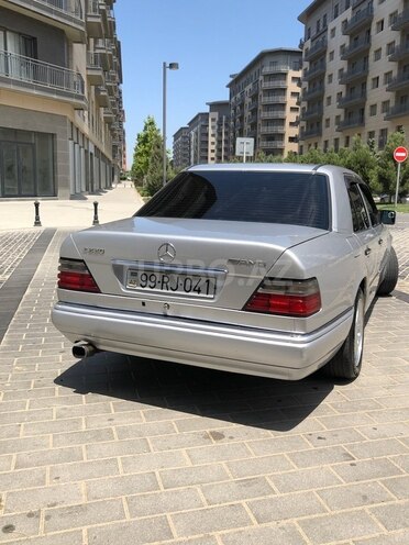 Mercedes E 220