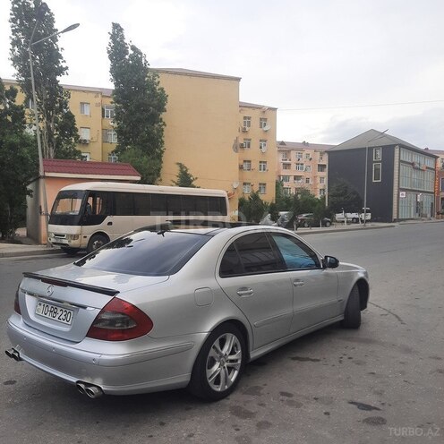 Mercedes E 240