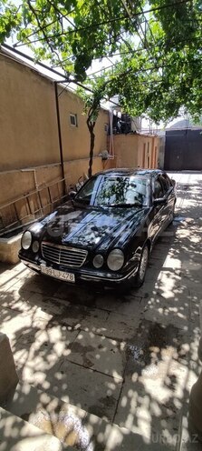 Mercedes E 260