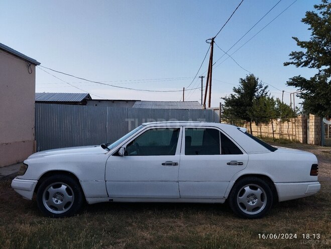 Mercedes E 220