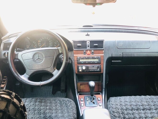 Mercedes C 200