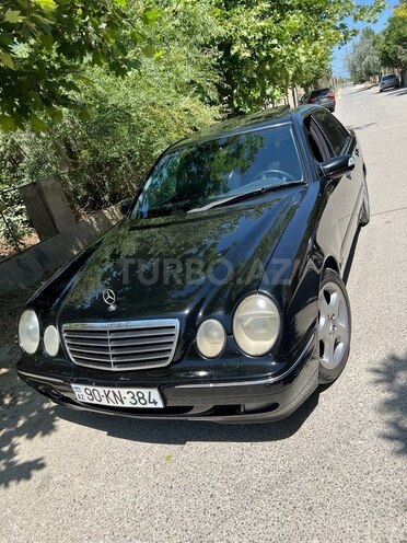 Mercedes E 200