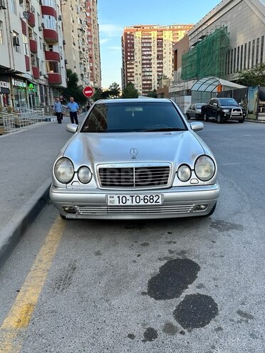 Mercedes E 320