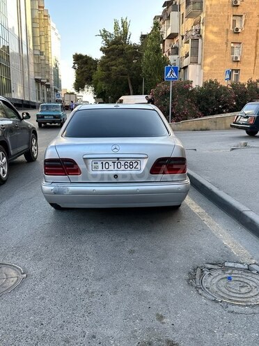 Mercedes E 320