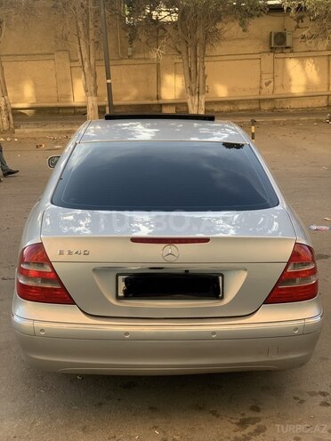 Mercedes E 240