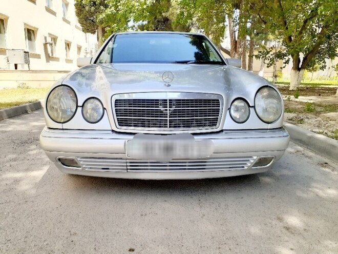 Mercedes E 240