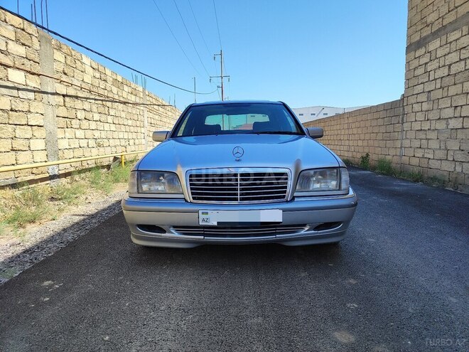 Mercedes C 200