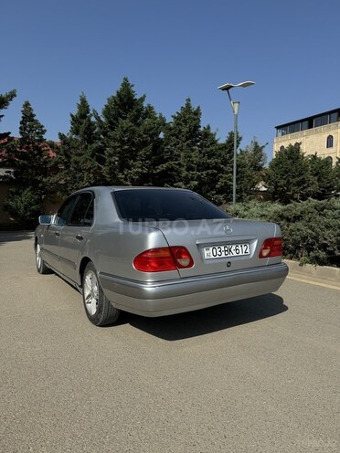 Mercedes E 230