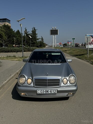 Mercedes E 230