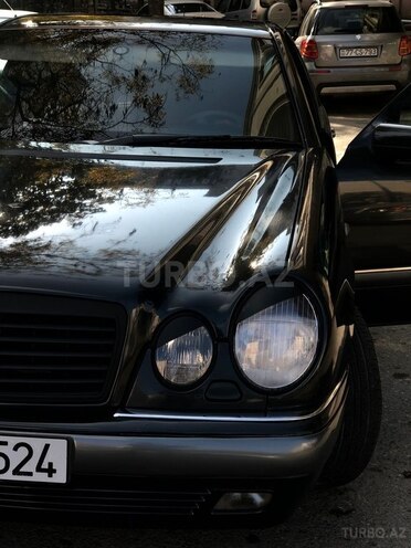 Mercedes E 230