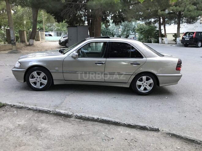 Mercedes C 240