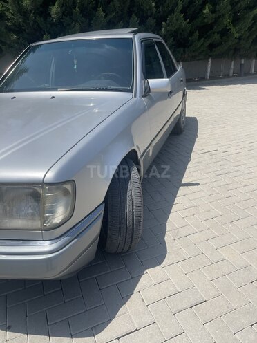 Mercedes E 220 1994, 387,000 km - 2.2 l - Beyləqan