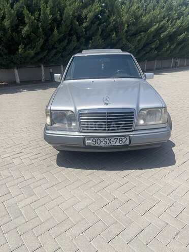Mercedes E 220 1994, 387,000 km - 2.2 l - Beyləqan