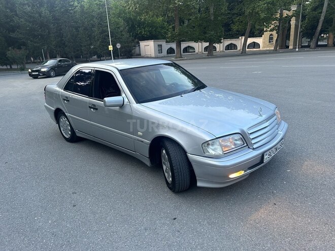 Mercedes C 240