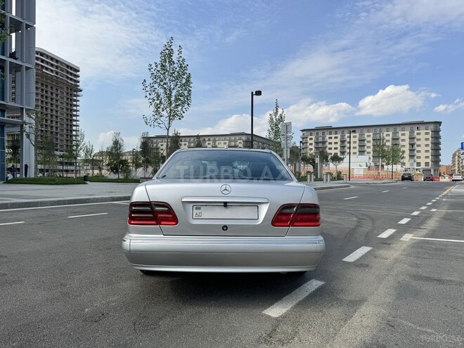 Mercedes E 320