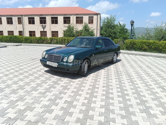 Mercedes E 230