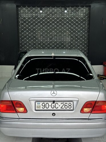 Mercedes E 230