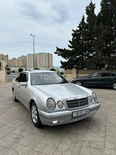 Mercedes E 230