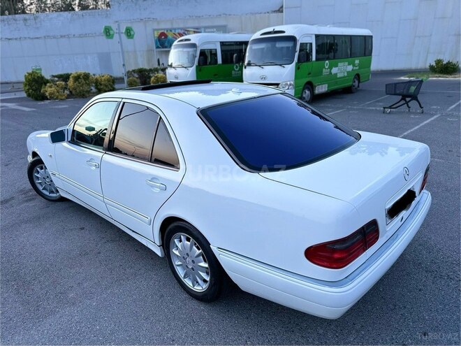 Mercedes E 240