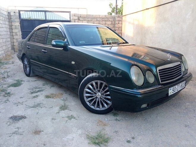 Mercedes E 240