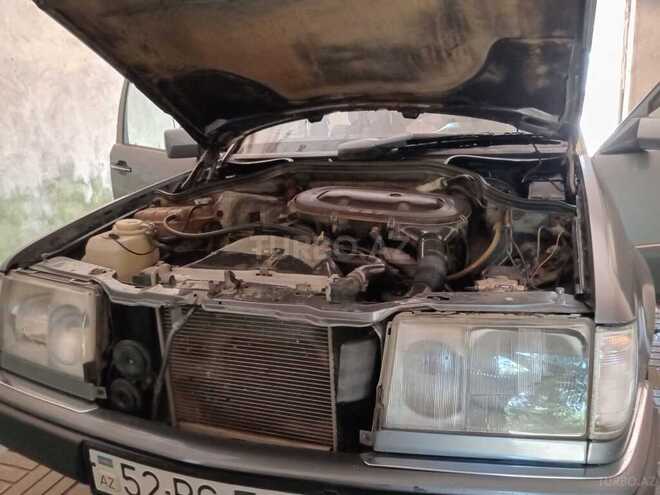 Mercedes E 230 1998, 457,000 km - 2.3 l - Salyan