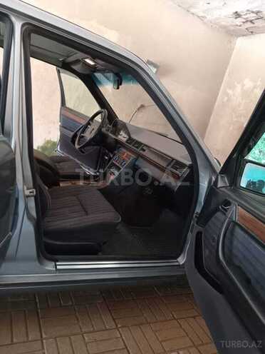 Mercedes E 230 1998, 457,000 km - 2.3 l - Salyan