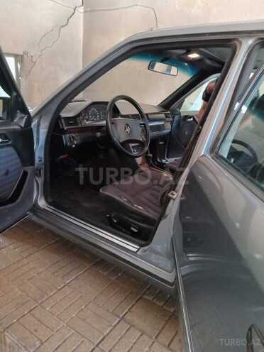 Mercedes E 230 1998, 457,000 km - 2.3 l - Salyan