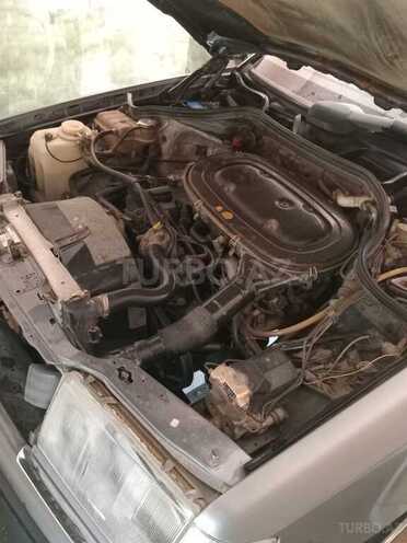 Mercedes E 230 1998, 457,000 km - 2.3 l - Salyan