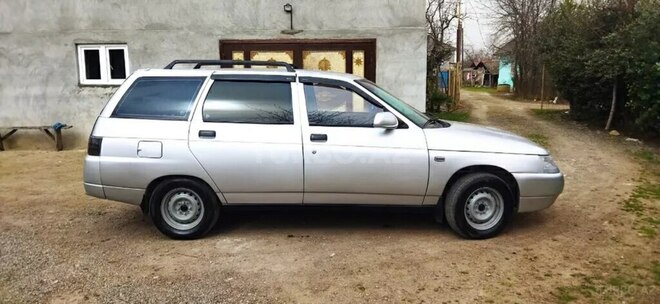 LADA (VAZ) 2111