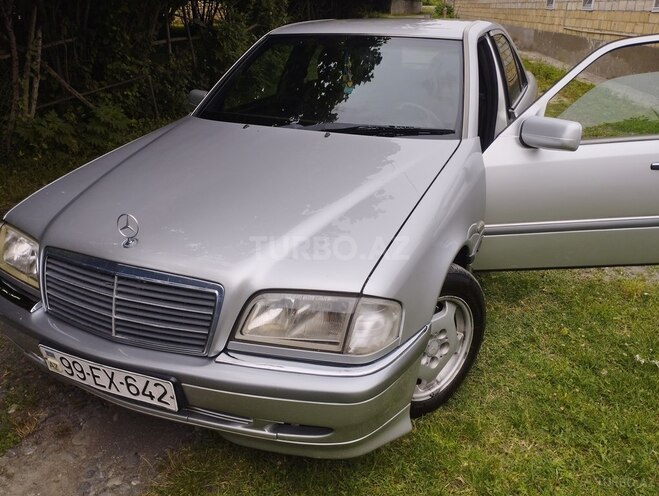 Mercedes C 200