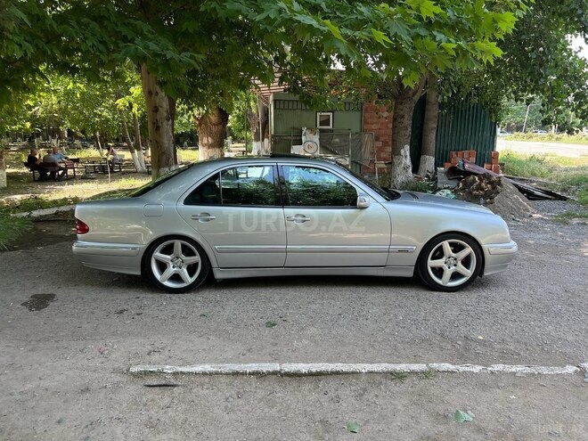 Mercedes E 320