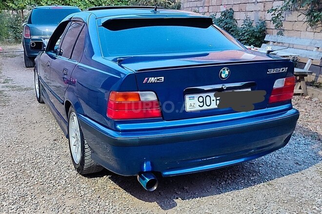 BMW 320