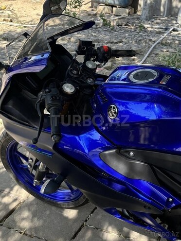 Yamaha R15 V4