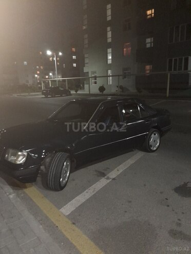 Mercedes E 220