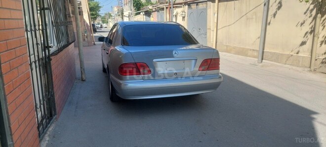 Mercedes E 220