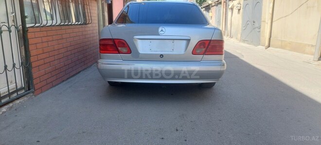 Mercedes E 220