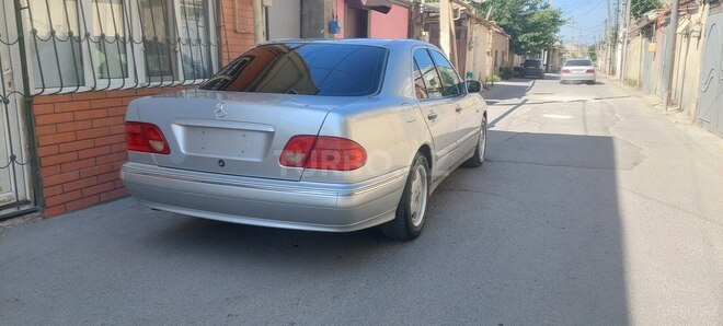 Mercedes E 220