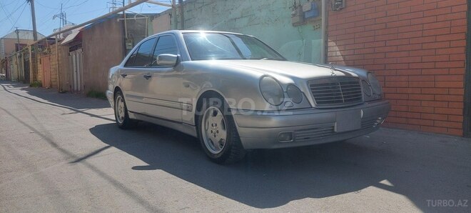 Mercedes E 220